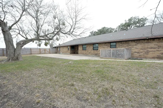 $3,500 | 2106 South Colorado Street, Lockhart, TX 78644