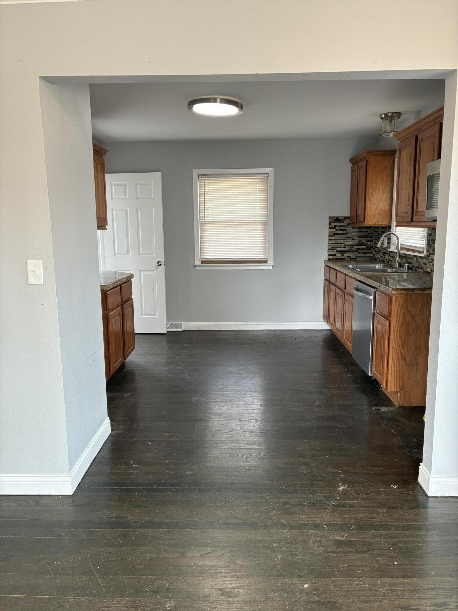 8528 West Arden Place Milwaukee, WI 53225 - Photo 11 of 17 8528_W_Arden_Pl_Milwaukee_WI_53225