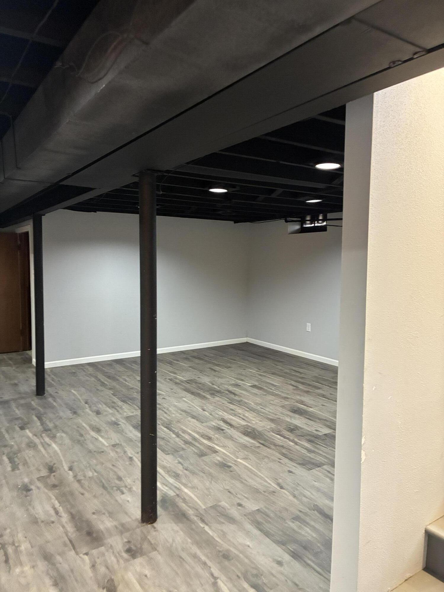 8528 West Arden Place Milwaukee, WI 53225 - Photo 13 of 17 8528_W_Arden_Pl_Milwaukee_WI_53225