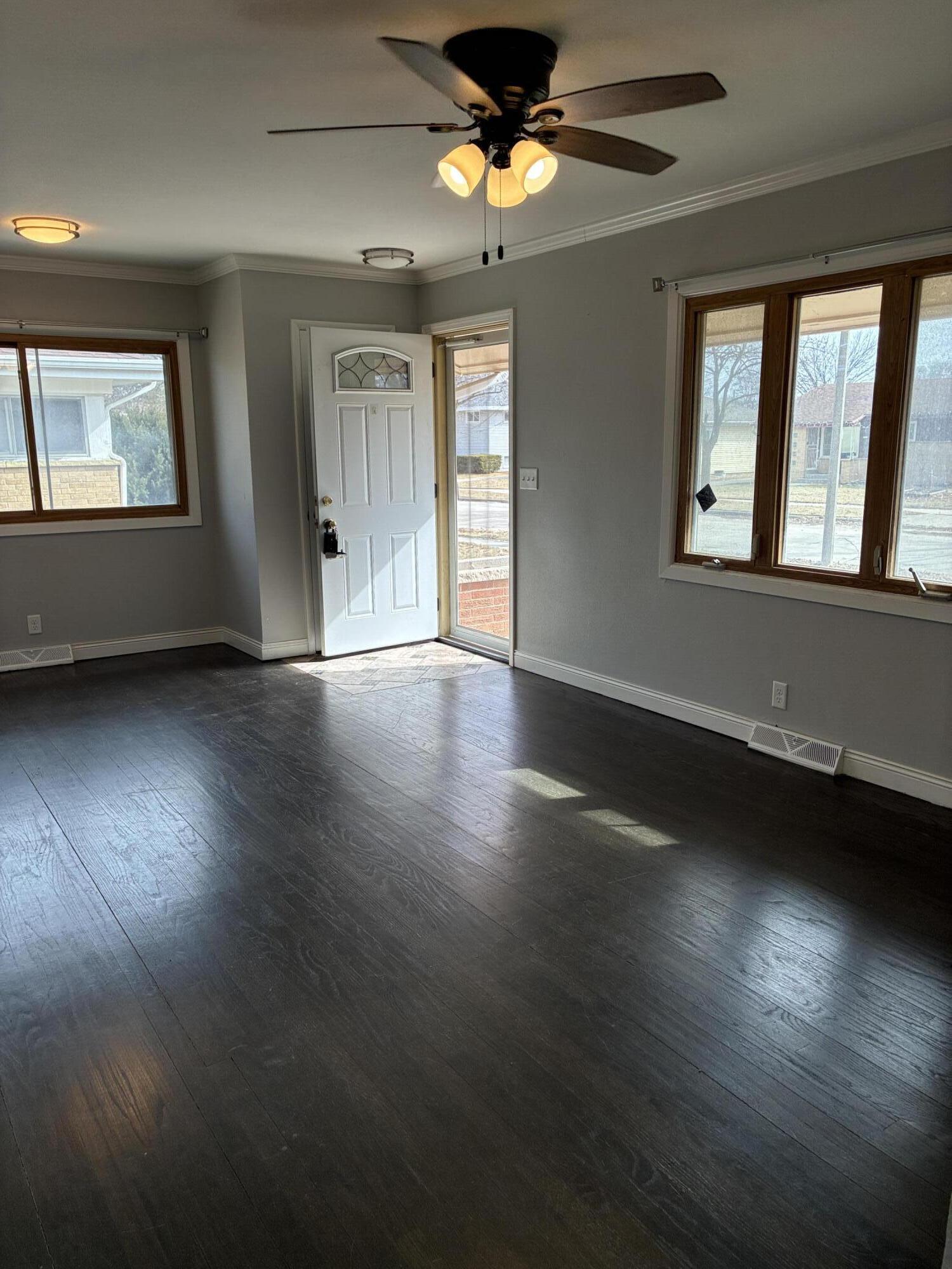 8528 West Arden Place Milwaukee, WI 53225 - Photo 2 of 17 8528_W_Arden_Pl_Milwaukee_WI_53225