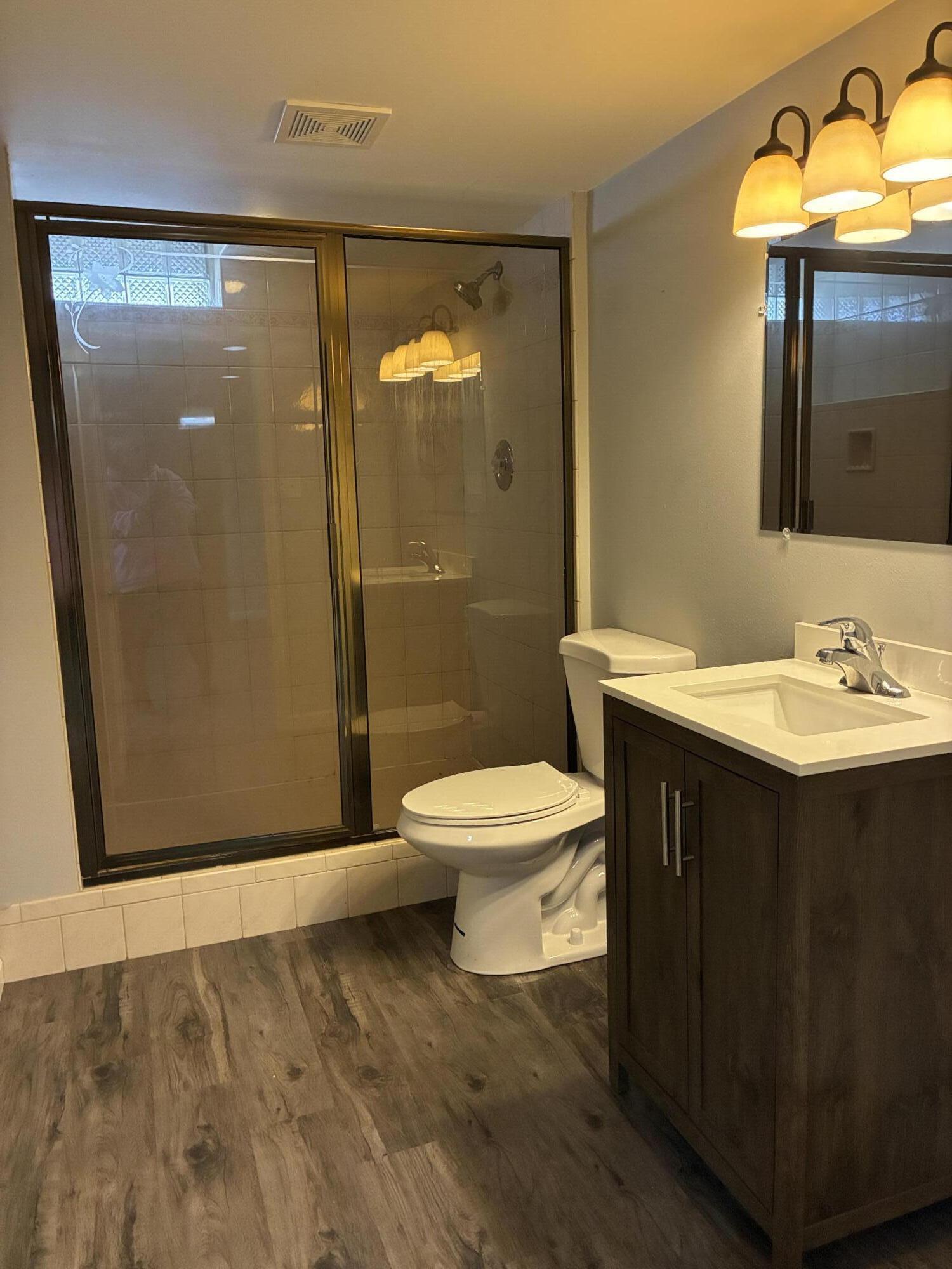 8528 West Arden Place Milwaukee, WI 53225 - Photo 5 of 17 8528_W_Arden_Pl_Milwaukee_WI_53225