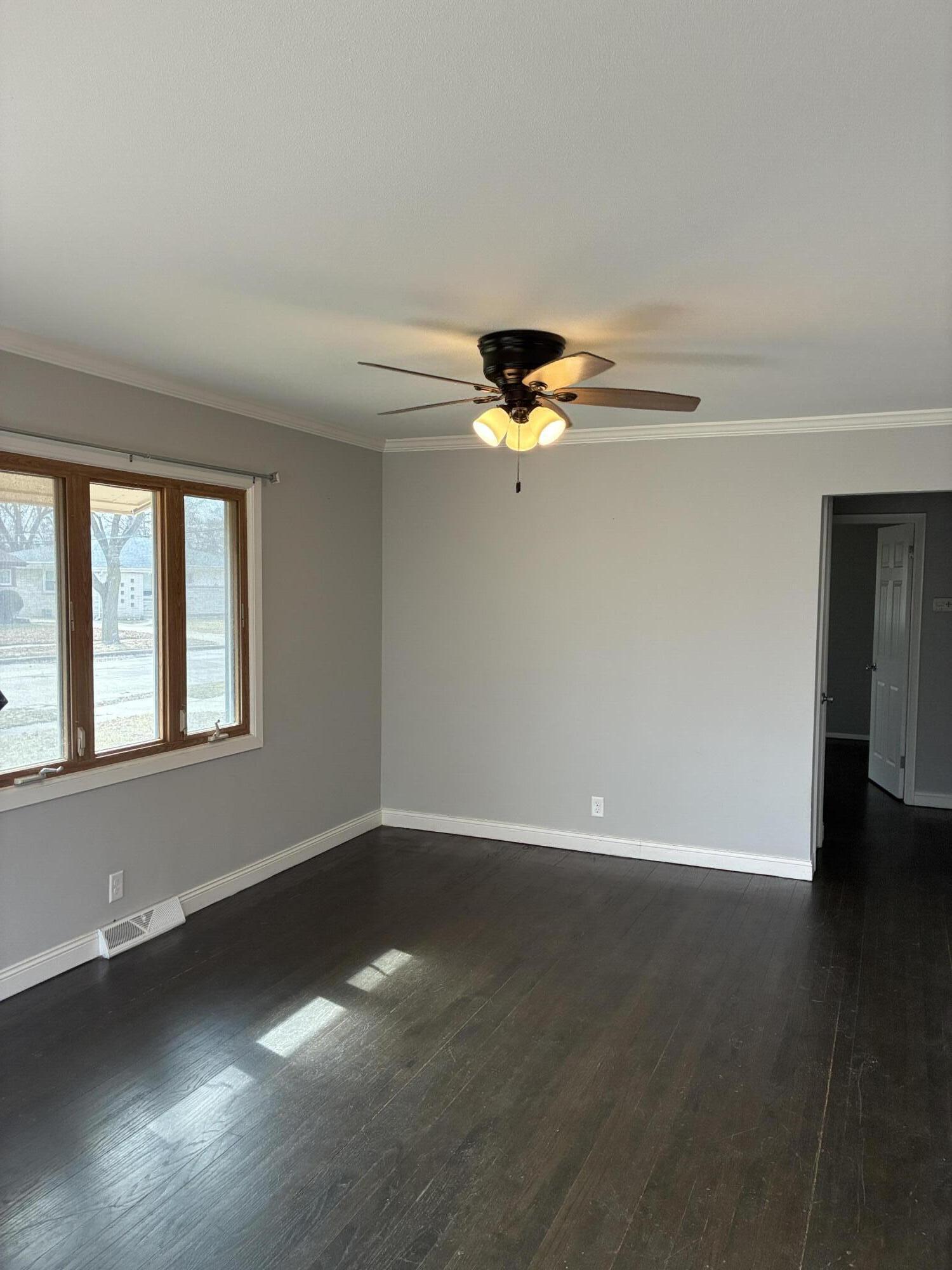 8528 West Arden Place Milwaukee, WI 53225 - Photo 6 of 17 8528_W_Arden_Pl_Milwaukee_WI_53225