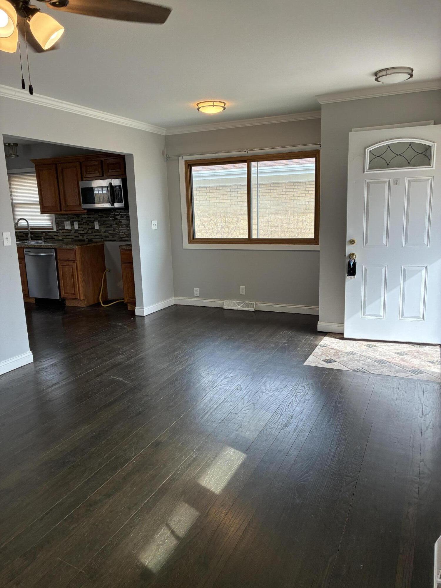 8528 West Arden Place Milwaukee, WI 53225 - Photo 7 of 17 8528_W_Arden_Pl_Milwaukee_WI_53225