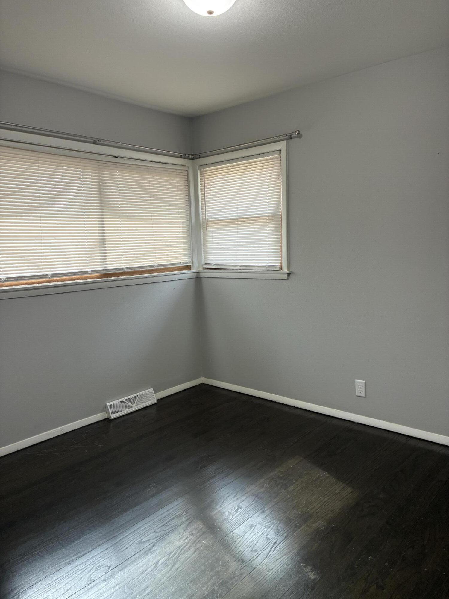 8528 West Arden Place Milwaukee, WI 53225 - Photo 8 of 17 8528_W_Arden_Pl_Milwaukee_WI_53225