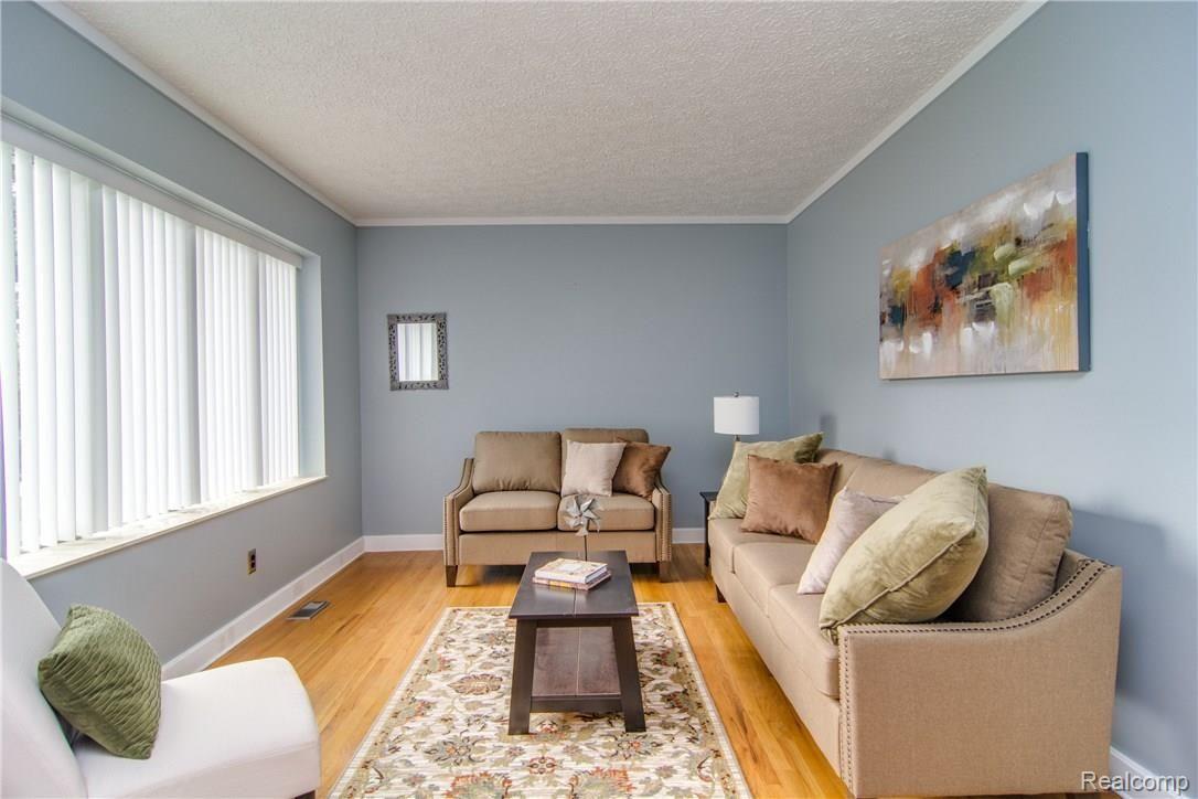 14243 Cranbrook Road Sterling Heights, MI 48312 - Photo 4 of 46 _DSC7856Enfused.jpg
