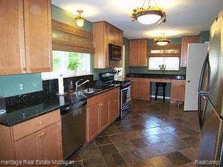 1289 Oakcrest Road Howell, MI 48843 - Photo 4 of 16 Kitchen