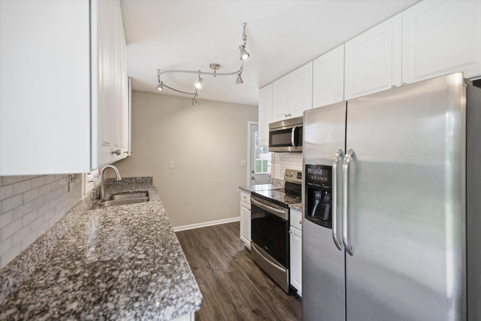 4409 Poplar Bridge Road Bloomington, MN 55437 - Photo 8 of 46 Gallery Image 8