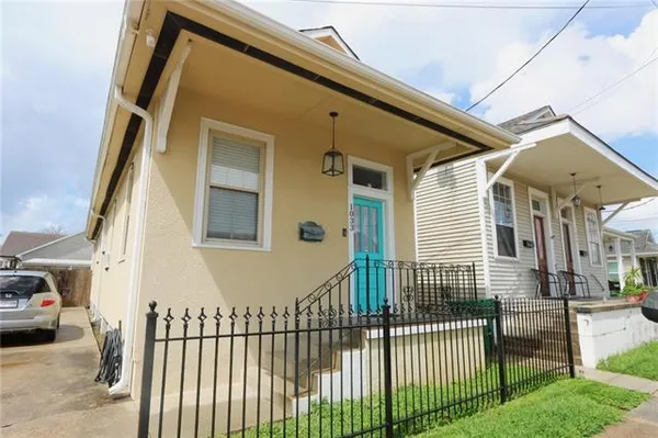 $298,000 | 1033 6th Street, Gretna, LA 70053
