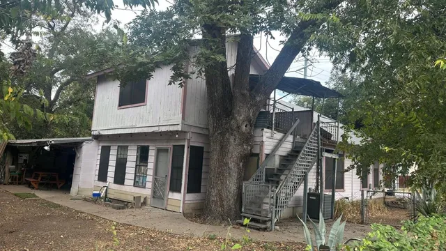 $1,200,000 | 40 Waller Street, Austin, TX 78702