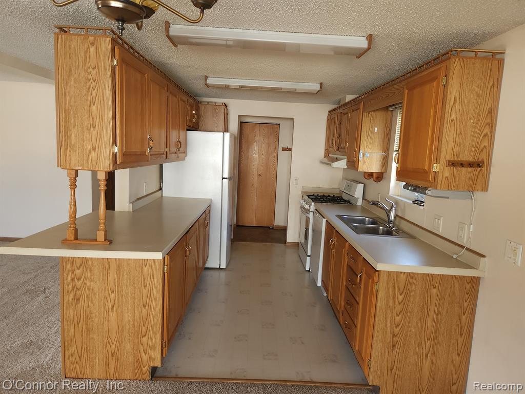 3333 Ravenswood Road, Unit 36 Marysville, MI 48040 - Photo 10 of 20 Gallery Image 10