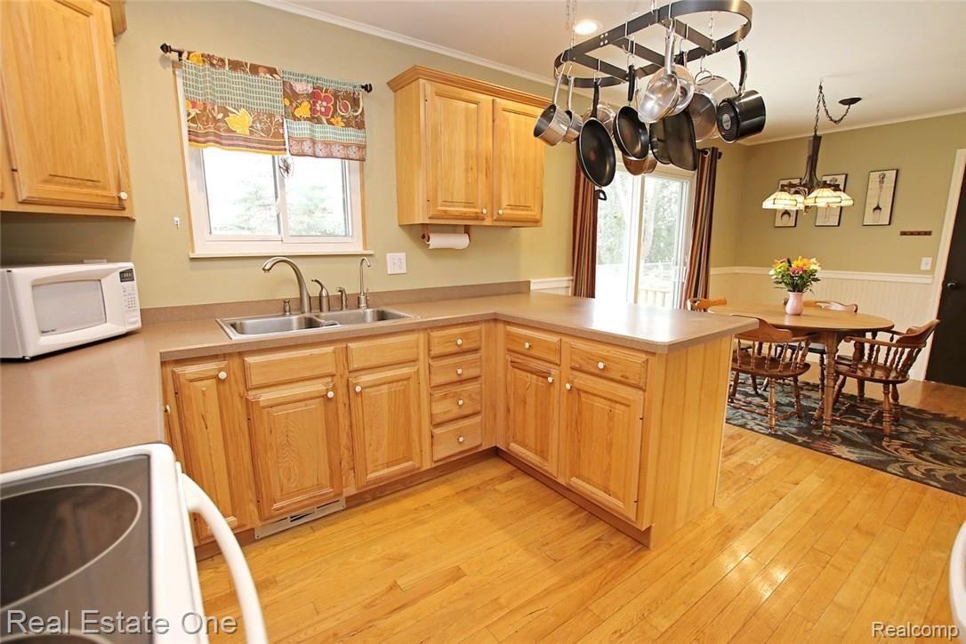 371 South Baldwin Road Oxford, MI 48371 - Photo 16 of 51 17) Kitchen.jpg