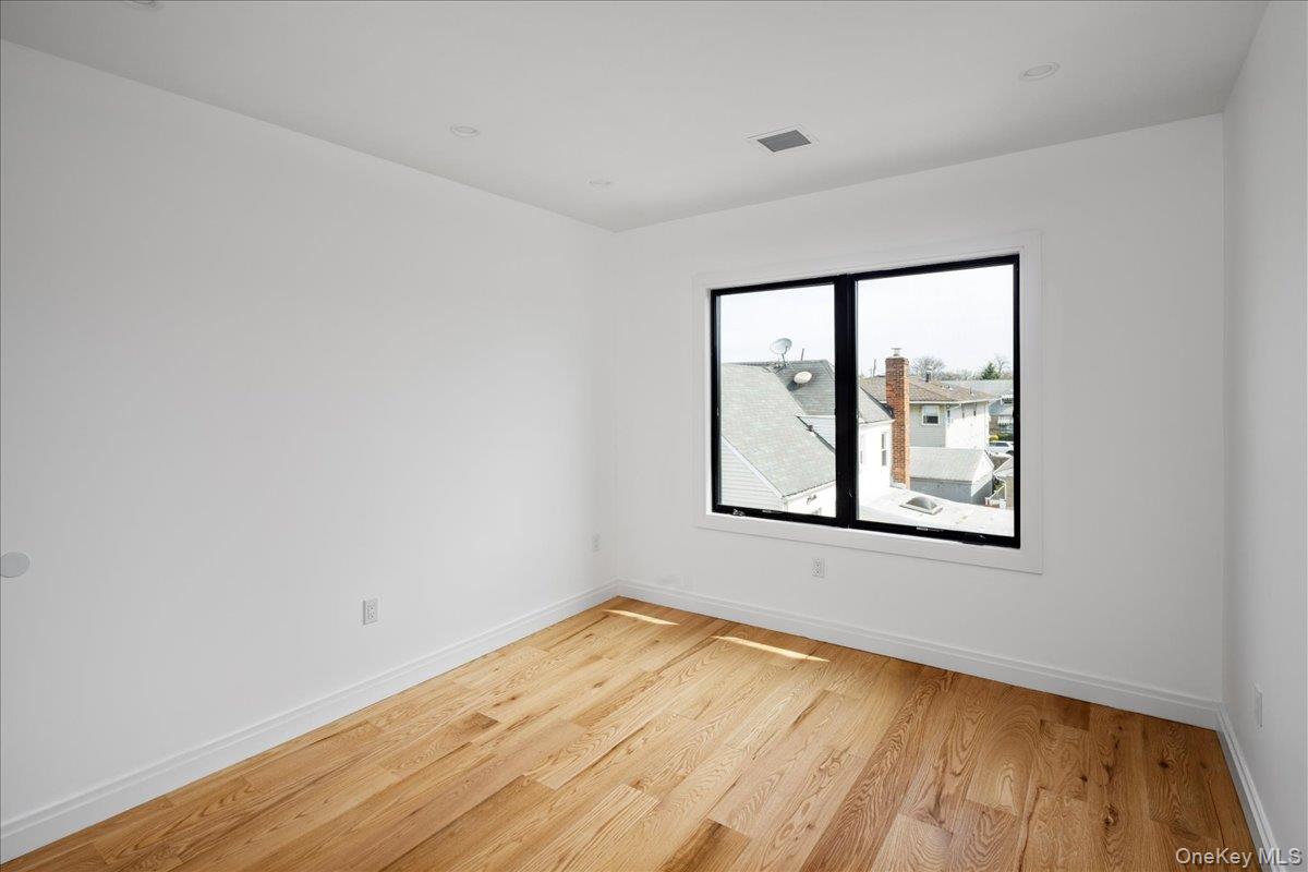 544 Arlington Road Cedarhurst, NY 11516 - Photo 27 of 38 an empty room with a window