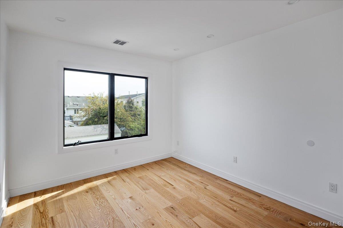 544 Arlington Road Cedarhurst, NY 11516 - Photo 28 of 38 an empty room with a window
