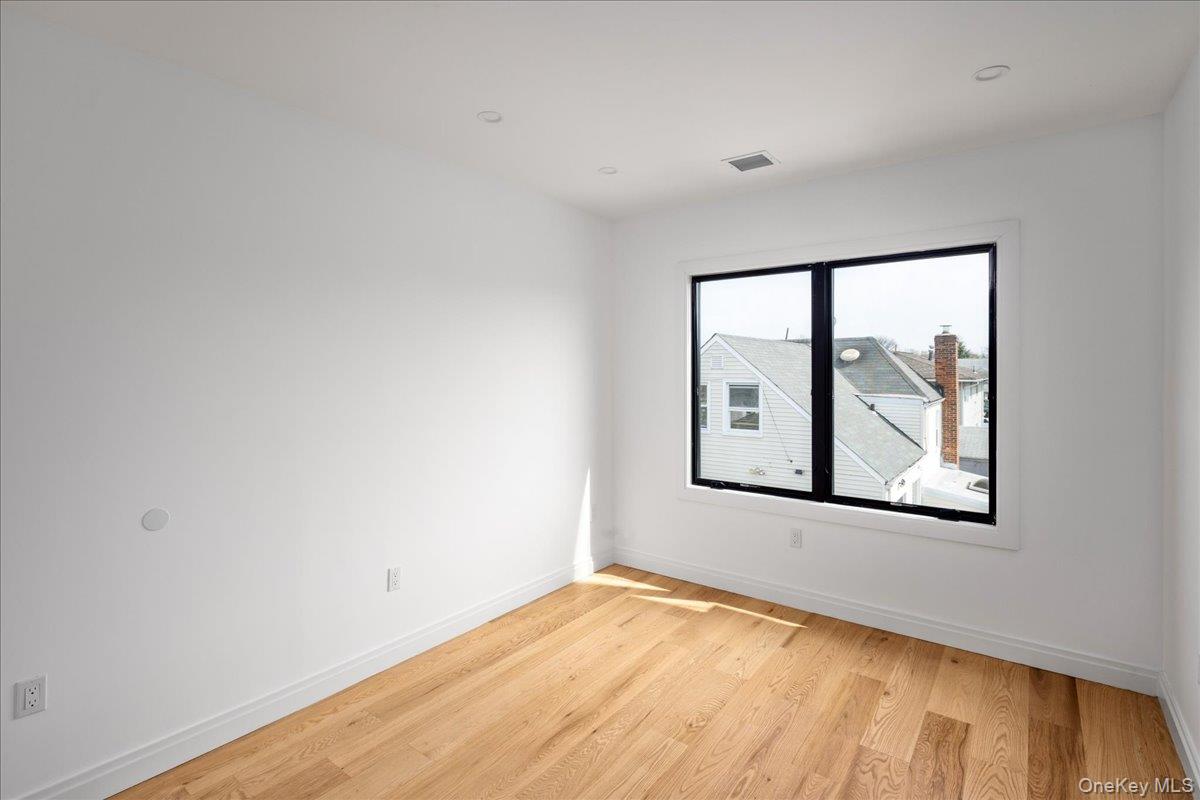 544 Arlington Road Cedarhurst, NY 11516 - Photo 30 of 38 an empty room with window