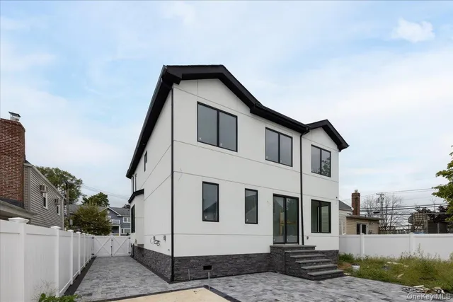 $1,995,000 | 544 Arlington Road, Cedarhurst, NY 11516