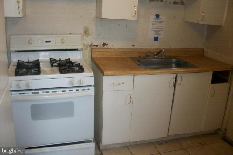 12005 Centerhill Street Silver Spring, MD 20902 - Photo 5 of 10 Kitchen