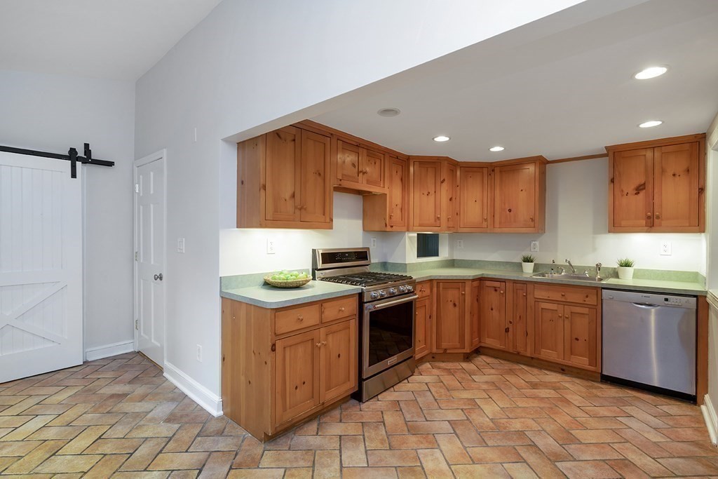 14 Bradley Woods Drive Hingham, MA 02043 - Photo 16 of 40