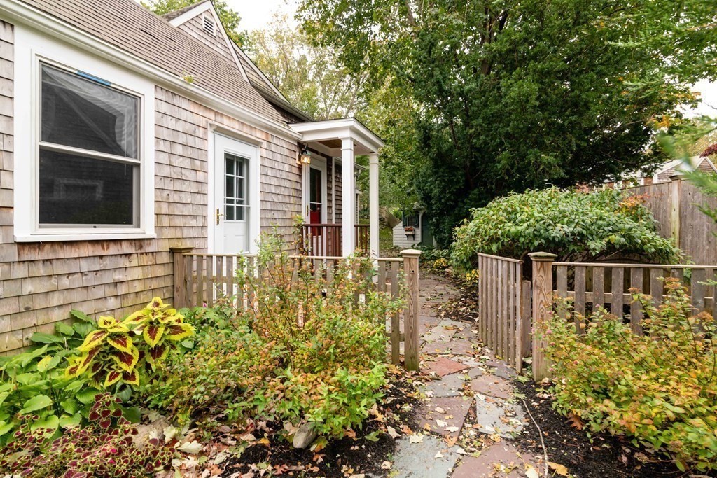 14 Bradley Woods Drive Hingham, MA 02043 - Photo 4 of 40