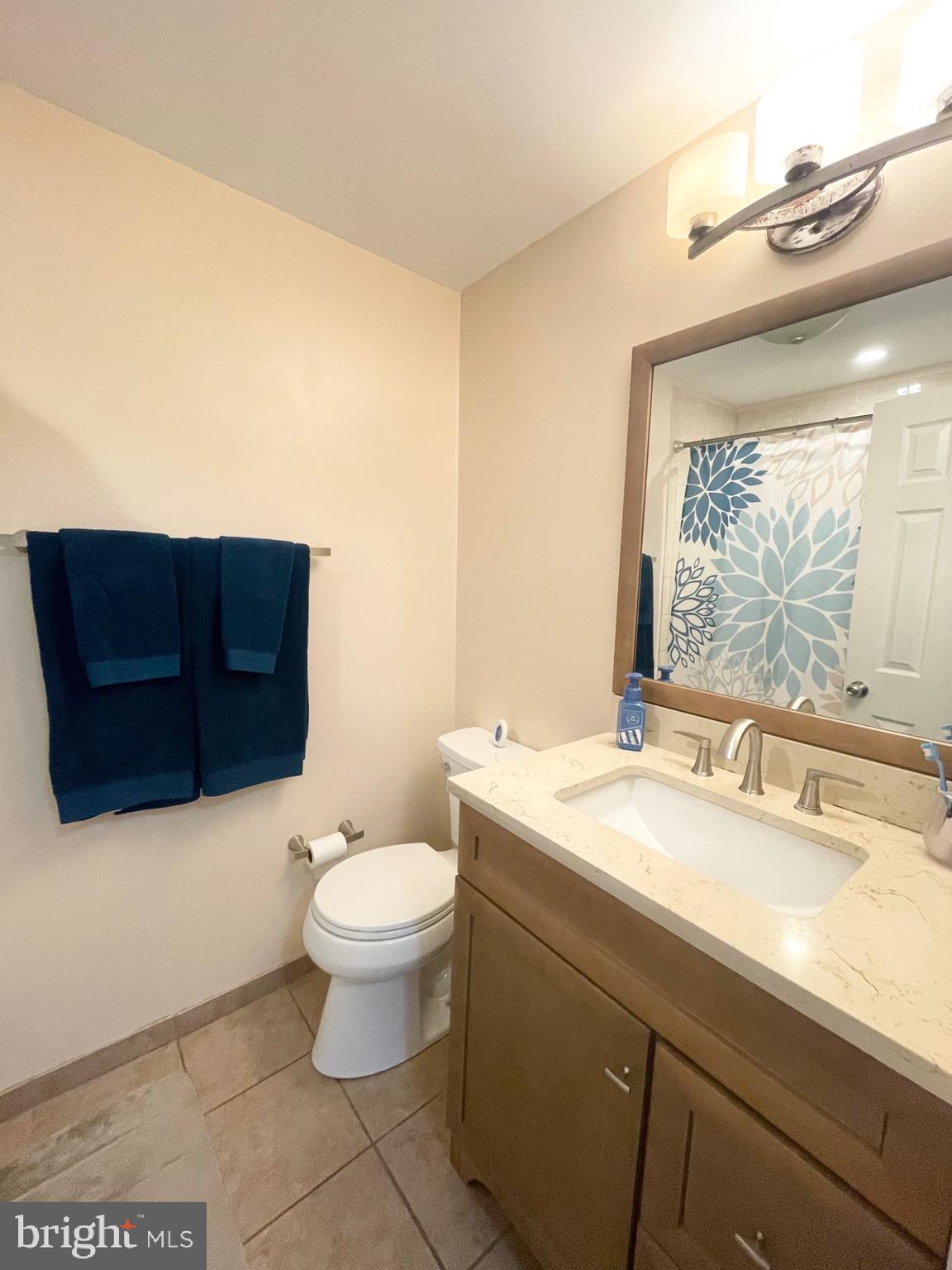 10923 Heflin Road Philadelphia, PA 19154 - Photo 13 of 40 Beautiful Hall Bathroom