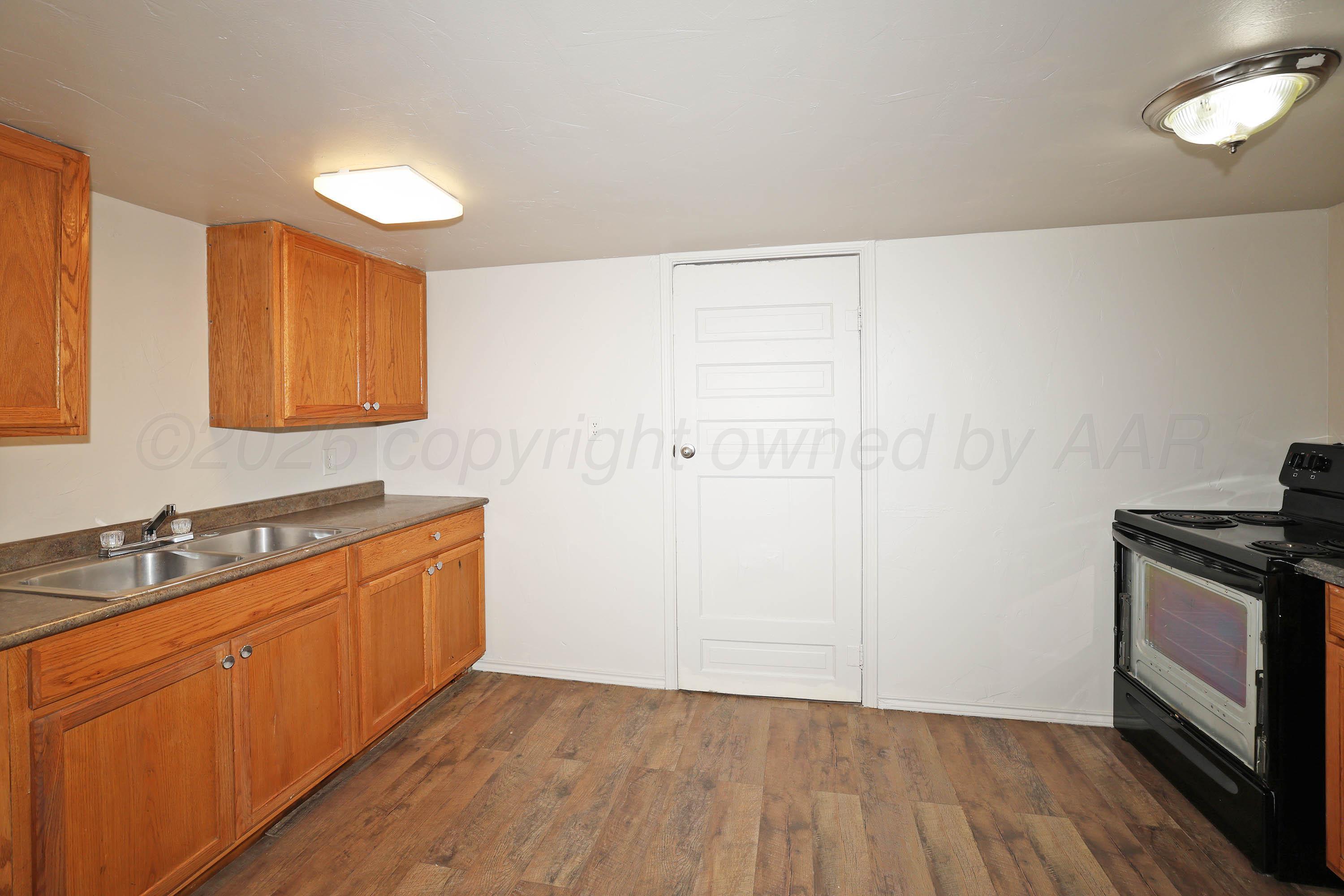 4240 Southwest 10th Avenue Amarillo, TX 79106 - Photo 5 of 8 5-Kitchen