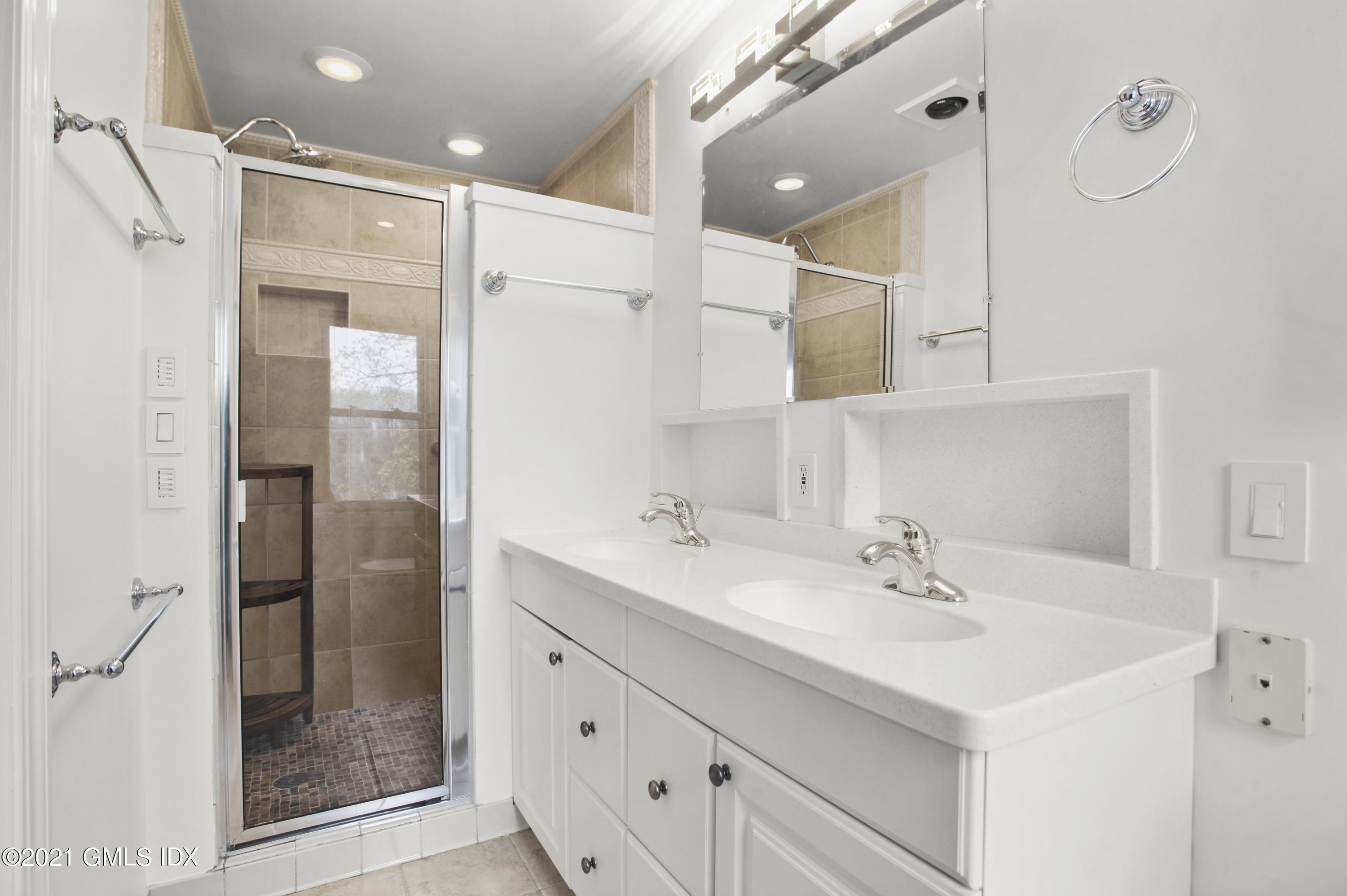 52 Bruce Park Drive, Unit B Greenwich, CT 06830 - Photo 15 of 20 a bathroom with a shower sink vanity and mirror