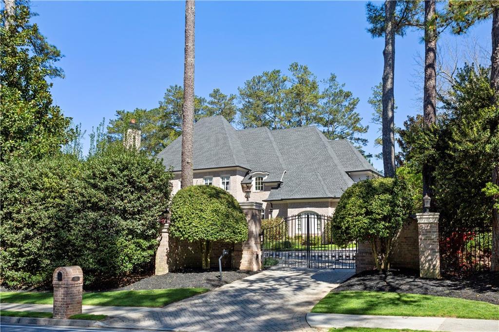 755 Heards Ferry Road Northwest Atlanta, GA 30328 - Photo 3 of 102