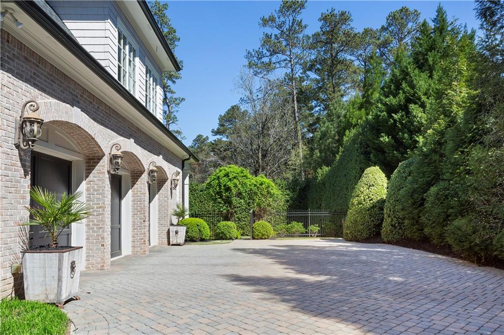 755 Heards Ferry Road Northwest Atlanta, GA 30328 - Photo 6 of 102
