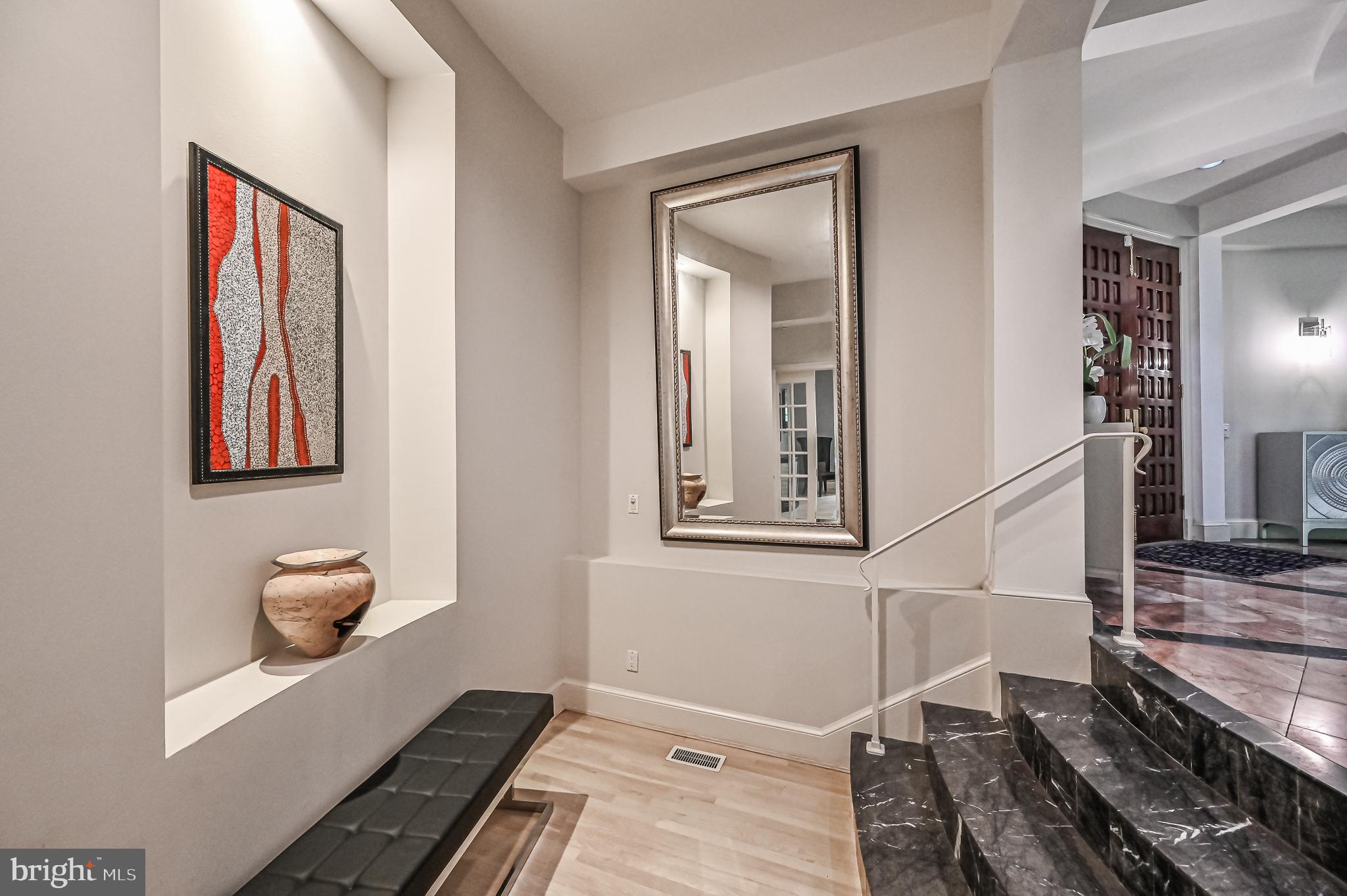 9124 Potomac Ridge Road Great Falls, VA 22066 - Photo 14 of 49 Art Niche & Landing off the Foyer
