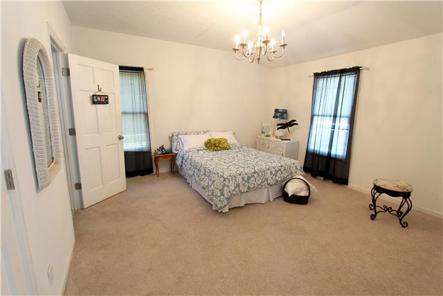 2141 Thompson Road Murfreesboro, TN 37128 - Photo 17 of 20 Master up with full bath
