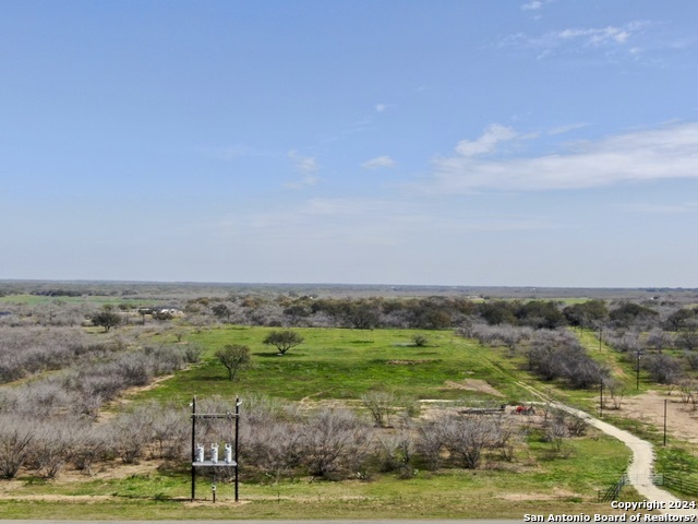 16124 Fm 472 Bigfoot Tx