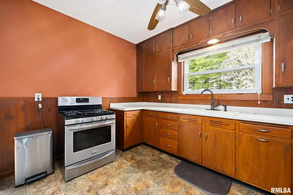 $274,500 | 2423 North Cramer Road, Elmwood, IL 61529