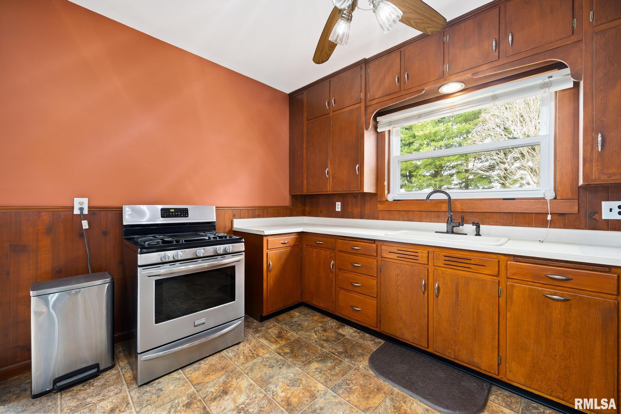 2423 North Cramer Road Elmwood, IL 61529 - Photo 13 of 38 Gallery Image 13