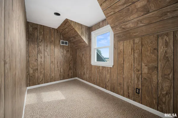 $274,500 | 2423 North Cramer Road, Elmwood, IL 61529