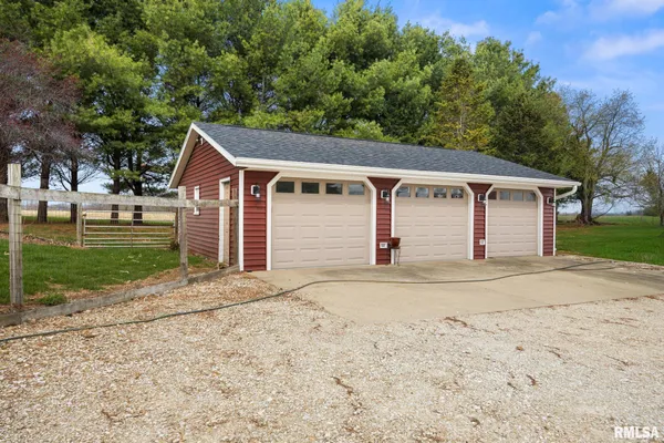 $274,500 | 2423 North Cramer Road, Elmwood, IL 61529