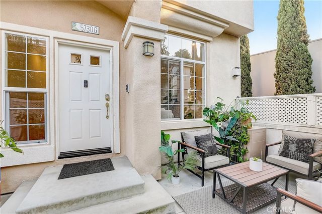 $980,000 | 5730 South Glennie Lane, Unit G, Los Angeles, CA 90016