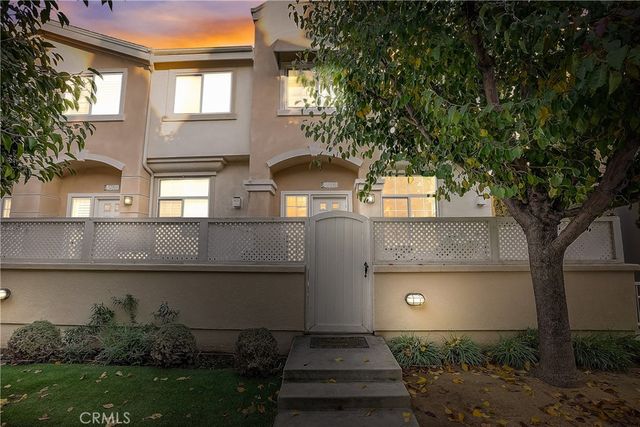 $980,000 | 5730 South Glennie Lane, Unit G, Los Angeles, CA 90016