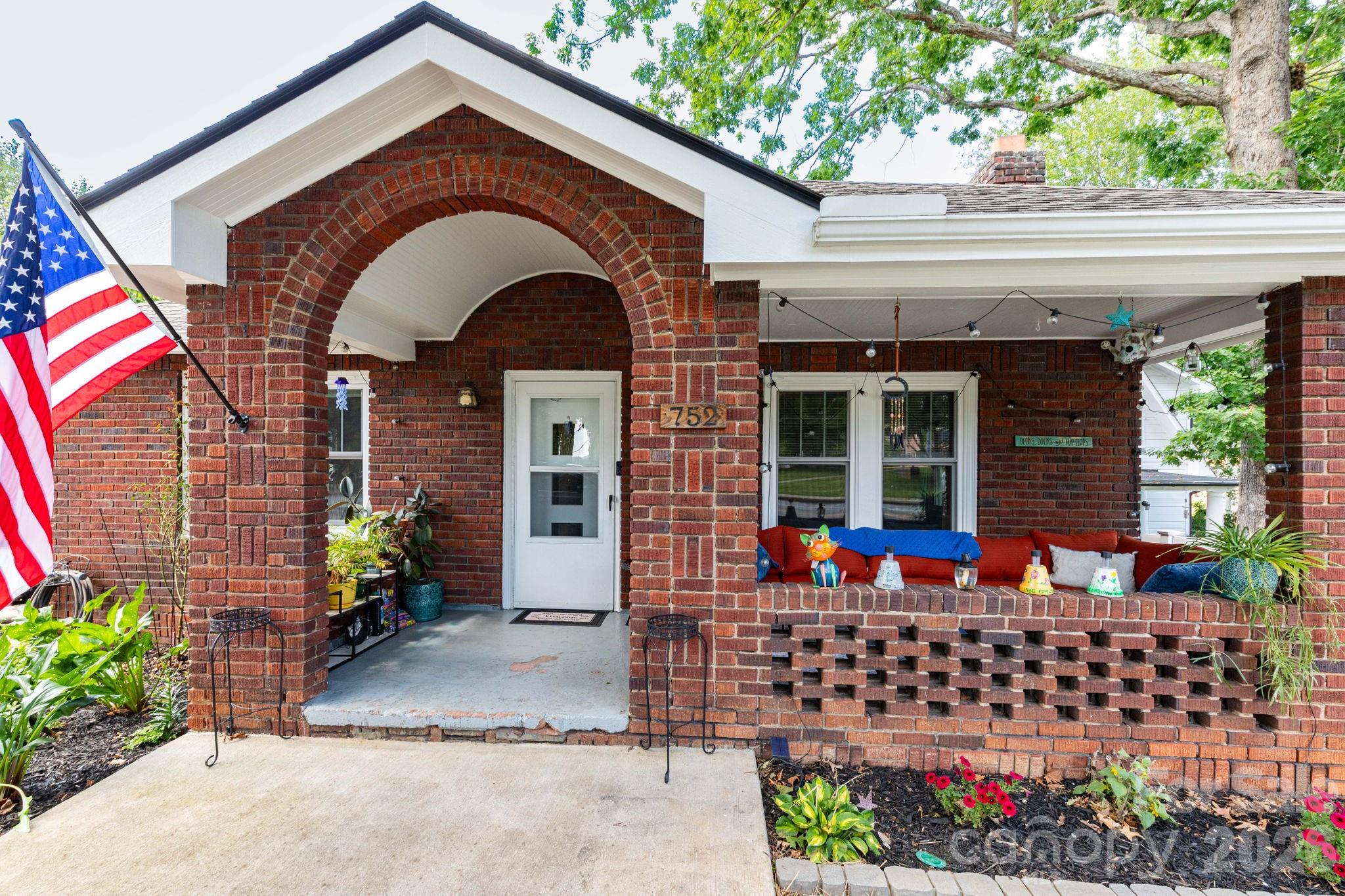 752 Fairview Road Asheville, NC 28803 - Photo 1 of 24 Gallery Image 1