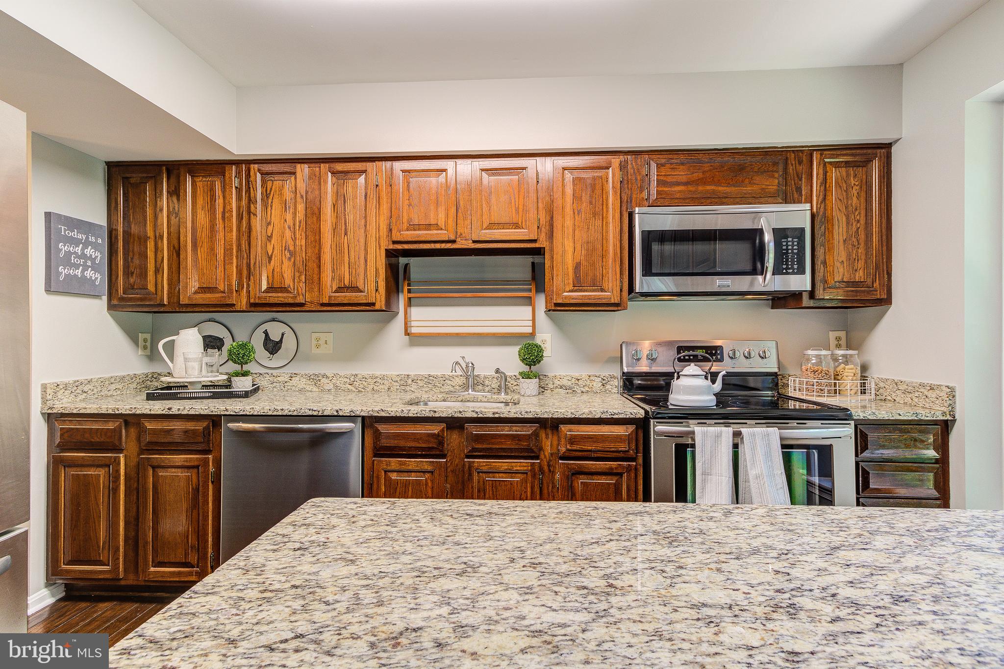 2165 Pond View Court Reston, VA 20191 - Photo 12 of 34 Gallery Image 12