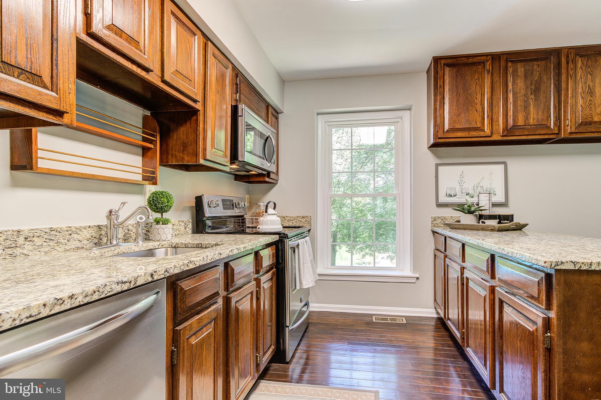 2165 Pond View Court Reston, VA 20191 - Photo 14 of 34 Gallery Image 14