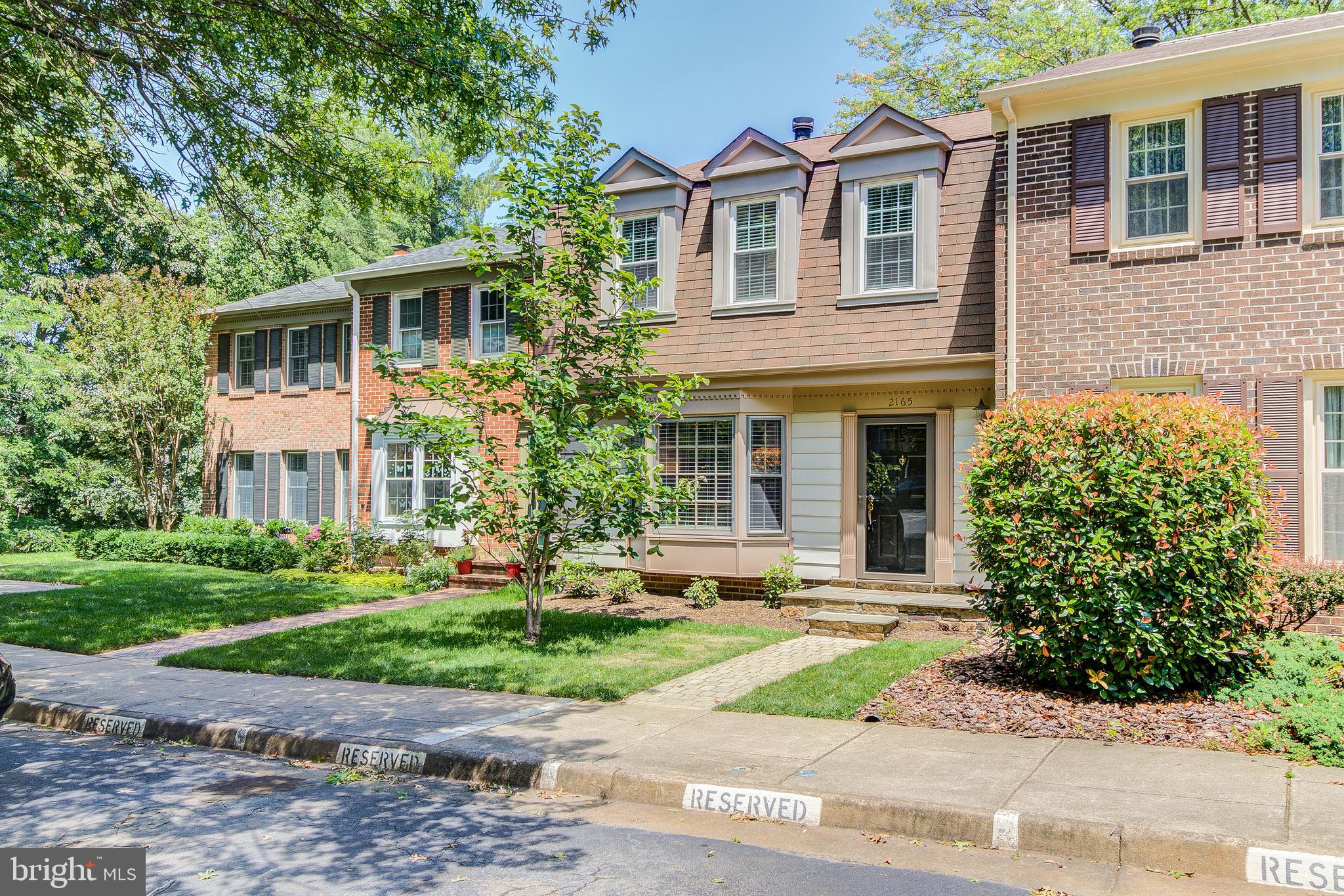 2165 Pond View Court Reston, VA 20191 - Photo 3 of 34 Gallery Image 3