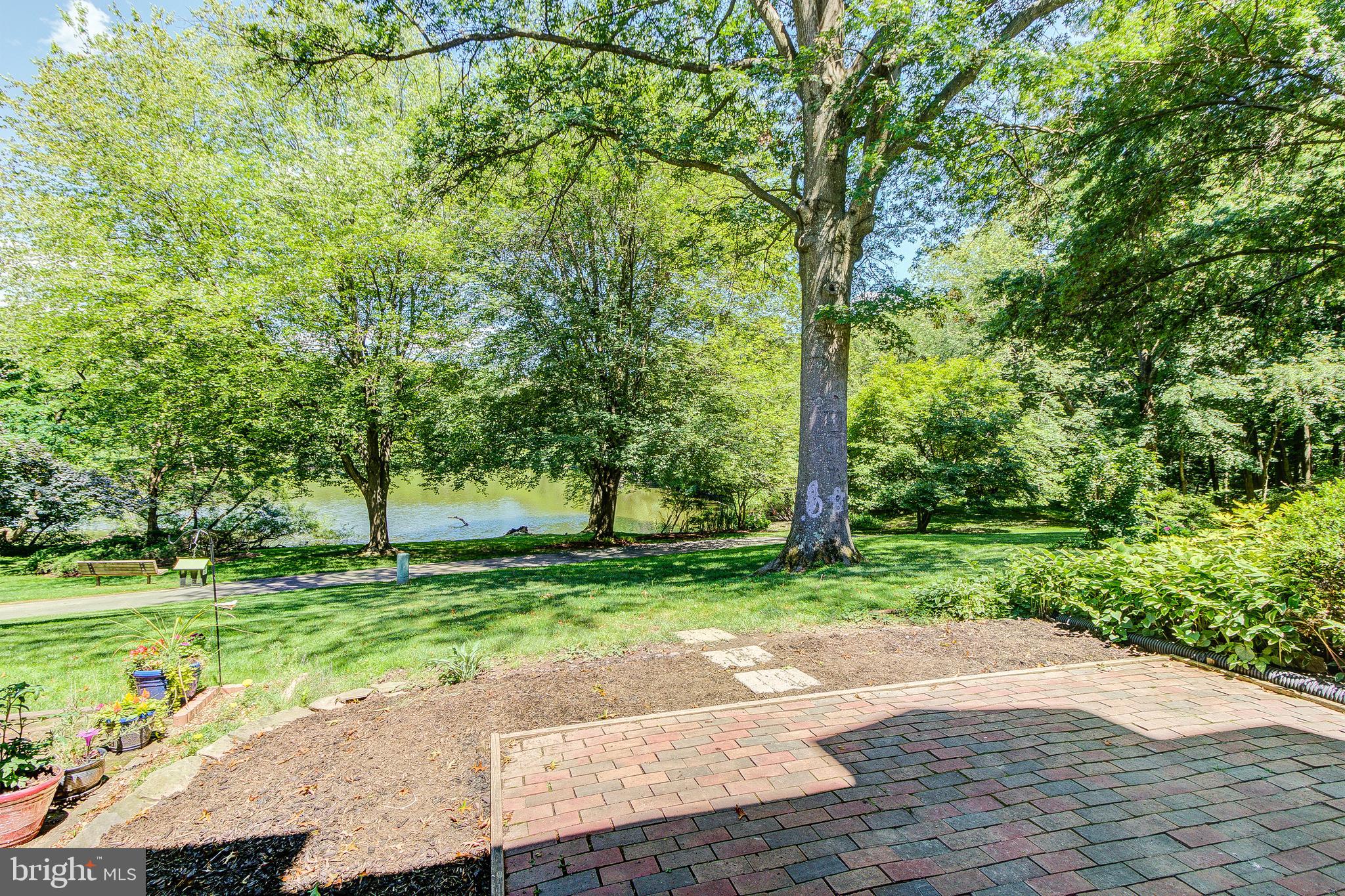 2165 Pond View Court Reston, VA 20191 - Photo 33 of 34 Gallery Image 33