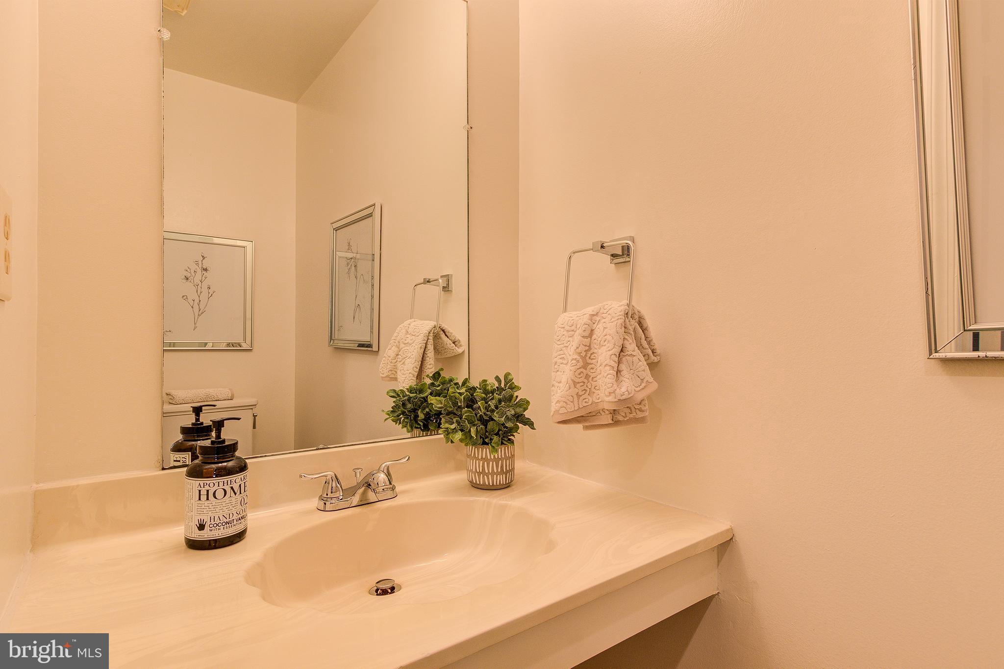 2165 Pond View Court Reston, VA 20191 - Photo 10 of 34 Gallery Image 10