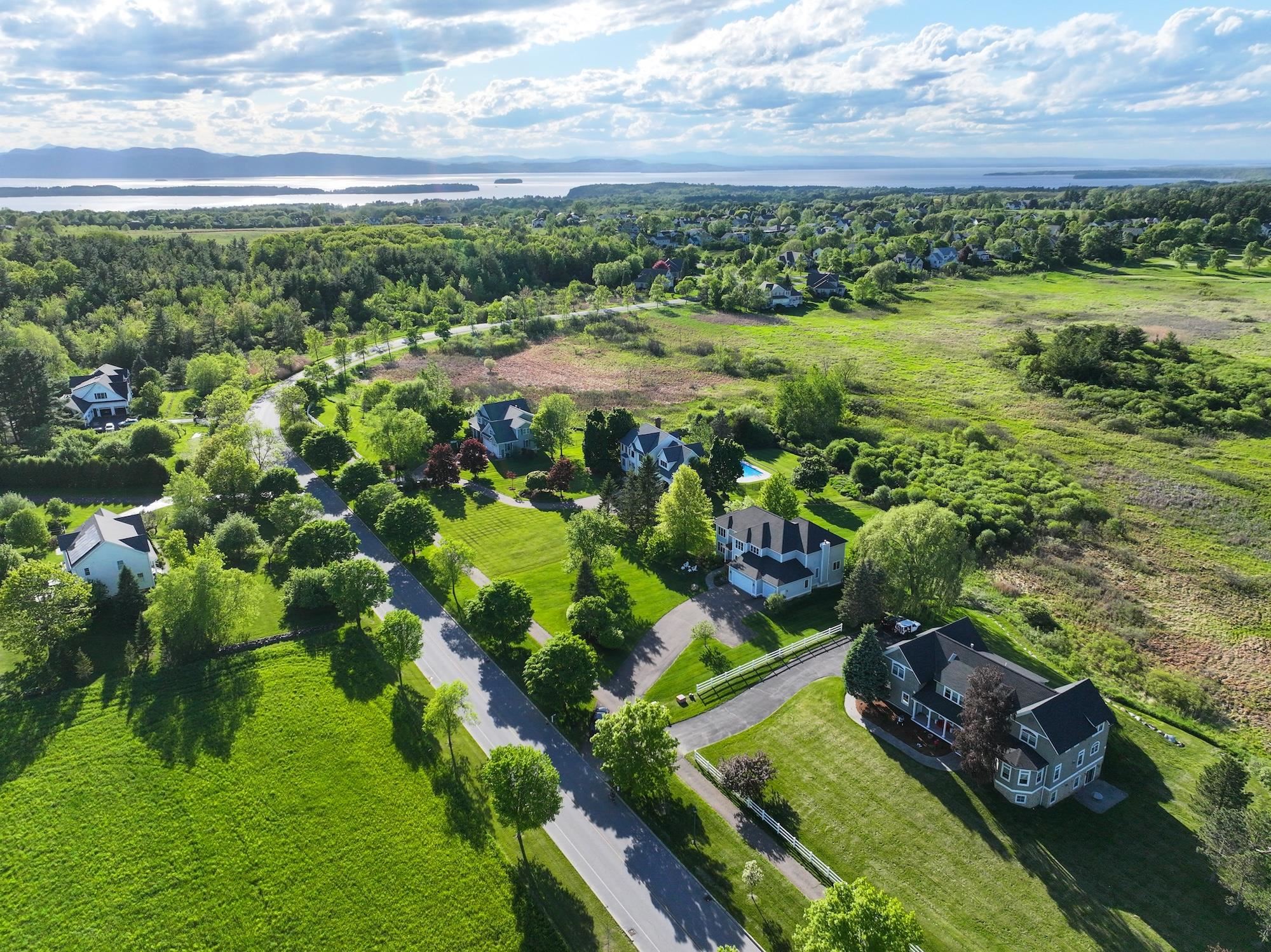803 Nowland Farm Road South Burlington, VT 05403 - Photo 4 of 51