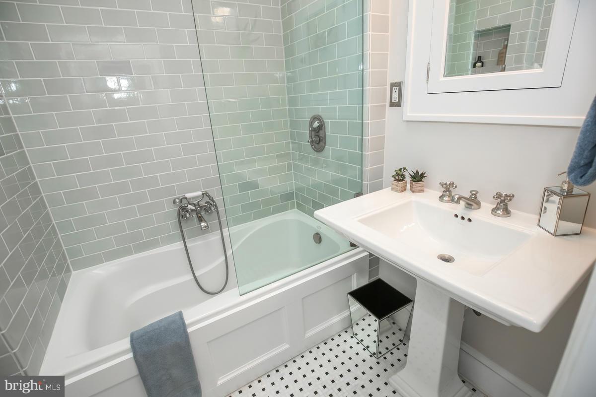 1018 Park Road Northwest Washington, DC 20010 - Photo 15 of 30 Interior (General)