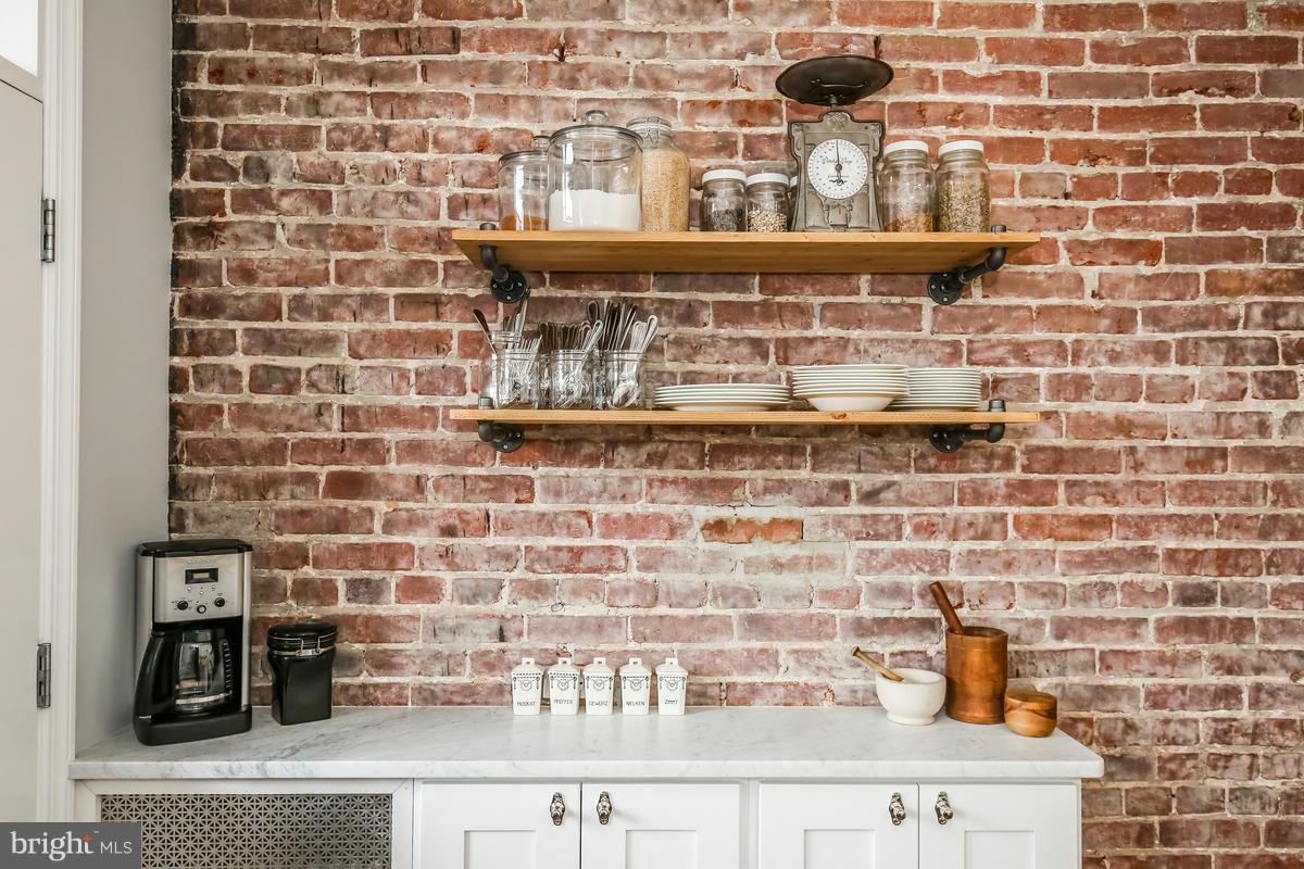 1018 Park Road Northwest Washington, DC 20010 - Photo 9 of 30 Interior (General)