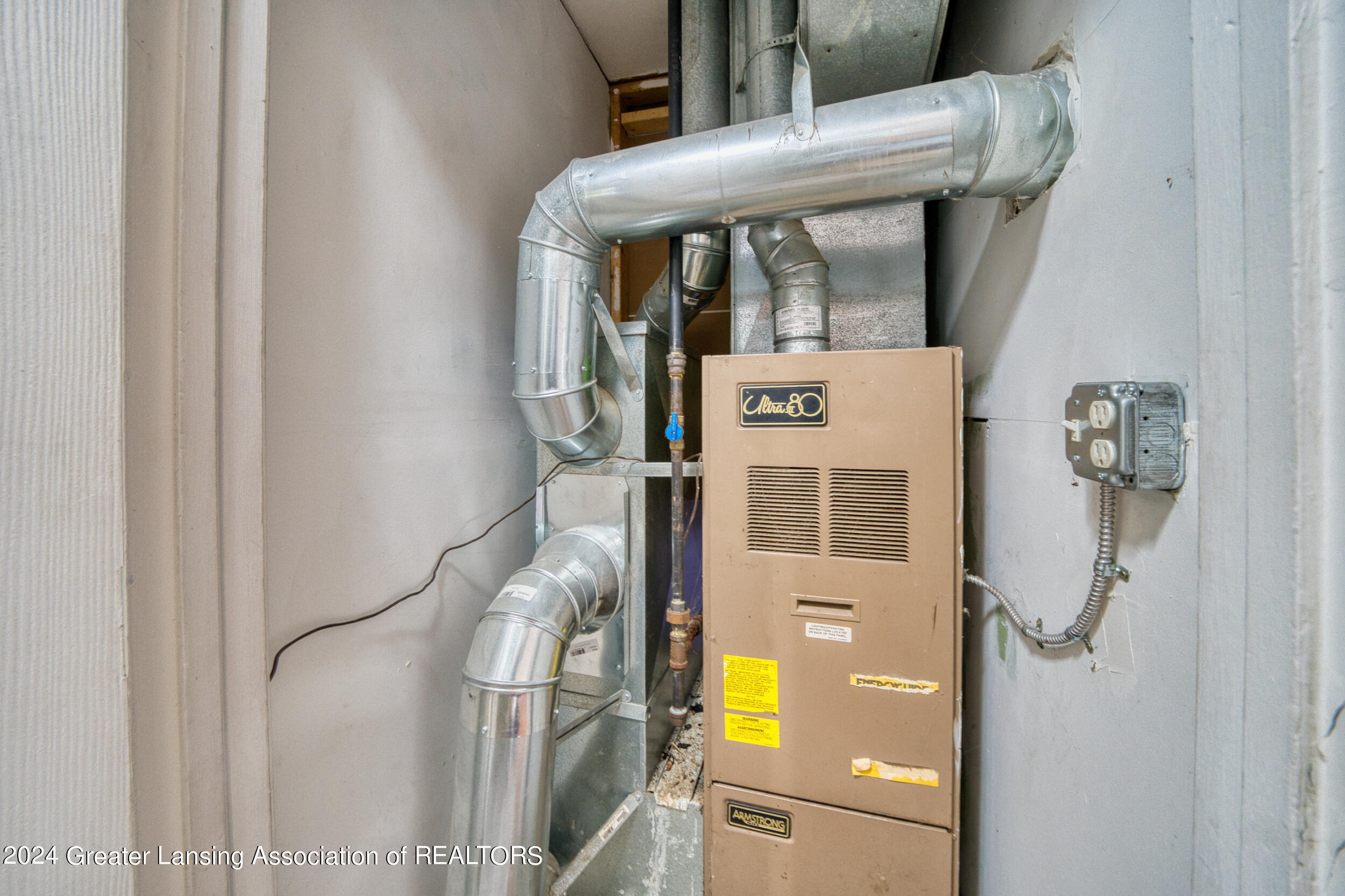 600 Sawyer Road Lansing, MI 48911 - Photo 18 of 19 Utility Closet