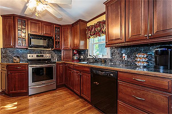 15 Curtis Road Woburn, MA 01801 - Photo 2 of 18 Gallery Image 2