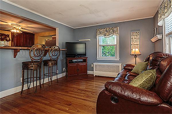 15 Curtis Road Woburn, MA 01801 - Photo 4 of 18 Gallery Image 4