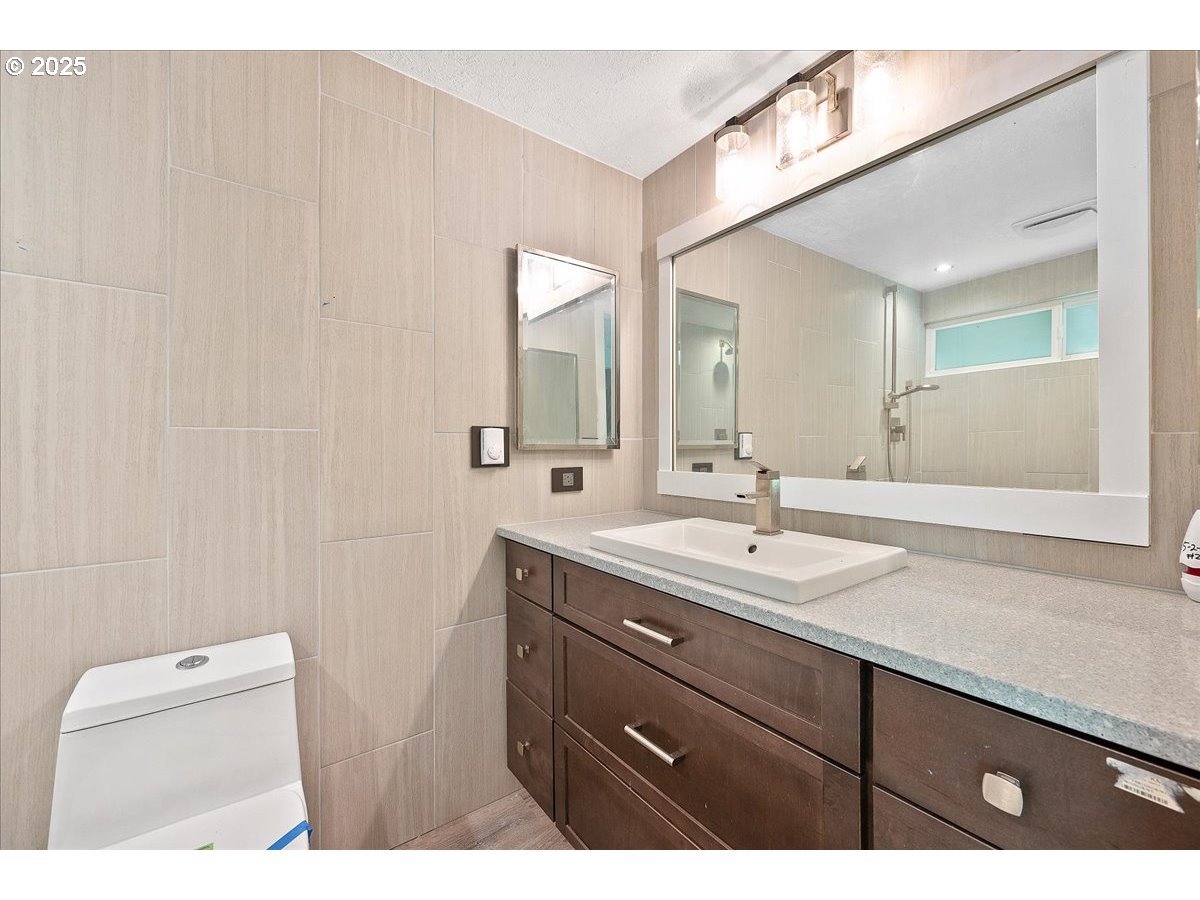 7752 Southwest Barnes Road, Unit B Portland, OR 97225 - Photo 17 of 24 Gallery Image 17