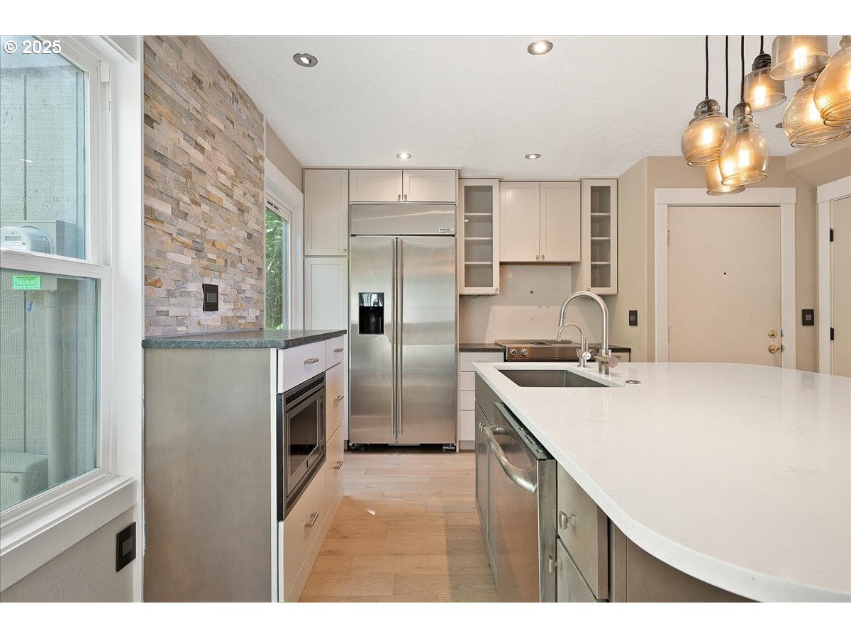 7752 Southwest Barnes Road, Unit B Portland, OR 97225 - Photo 7 of 24 Gallery Image 7